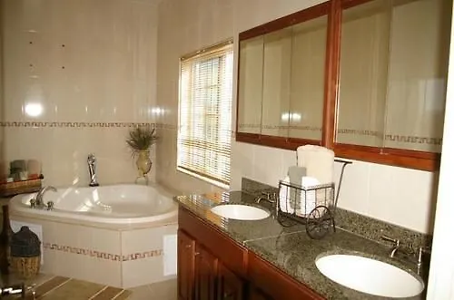 Villa Jubilee Gardens Vacation Home The Bight Settlements Isole Turks  e Caicos